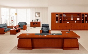 實木大班臺開裂褪色，怎么處理和預(yù)防？